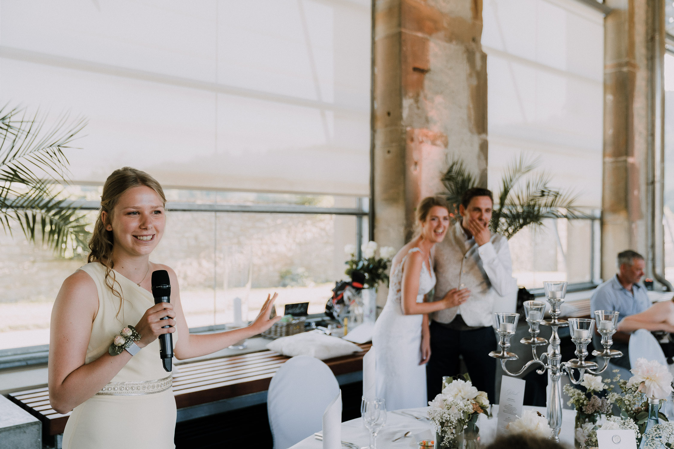 Der Hochzeitsfotograf Axel Link zeigt Bilder, die er als Fotograf auf einer Hochzeit im Schloss Weikersheim gemacht hat. Braut und Bräutigam mit Gäste bei der Trauung und Hochzeitsfeier.